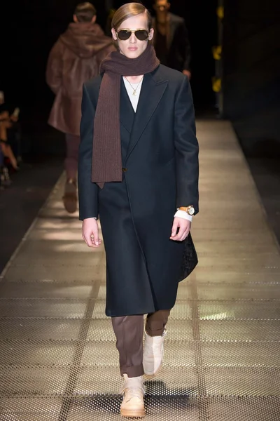 Look 44